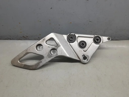 SOPORTE ESTRIBERA DELANTERA DERECHA Suzuki GSF 650 Bandit N ABS (05-06)