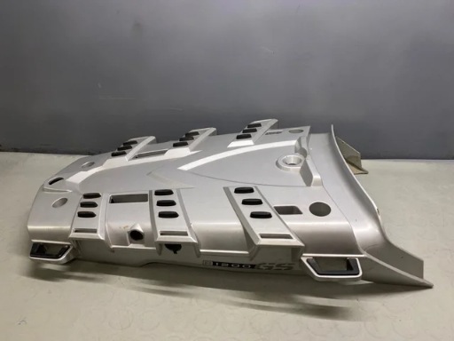 TAPA DEBAJO ASIENTO PASAJERO / BASE SUBCHASIS BMW R1200GS 04-07